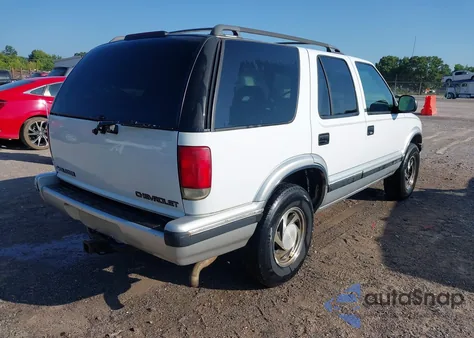 1996 Chevrolet Blazer from USA, damaged, VIN 1GNDT13W2T2203227